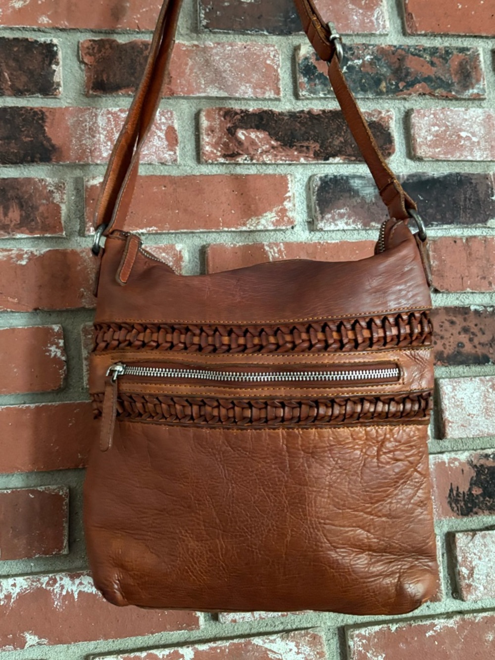 Vilenca Holland Woven Distressed Leather Adjustable Shoulder Bag/Crossbody